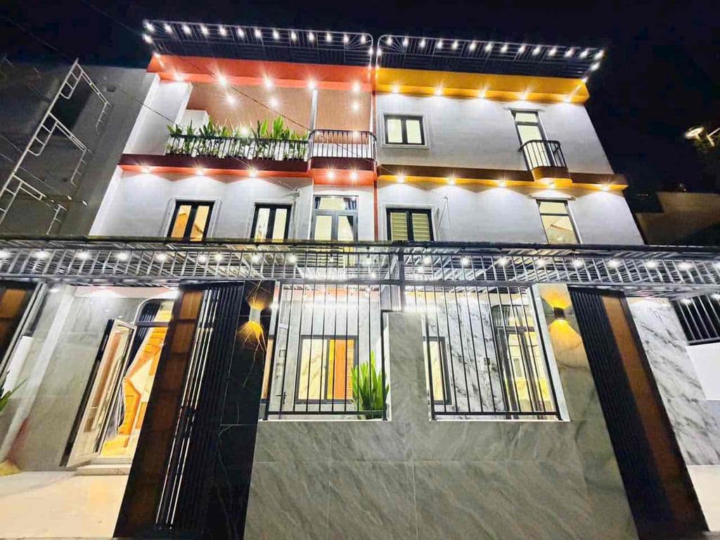 bán nhà sổ hồng riêng dt 7x10 1 trệt 2 lầu 5 phòng ngủ