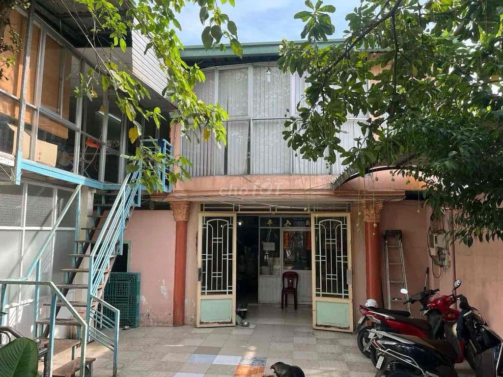 Cần bán nhà 298m2 gần Aeon Tân Phú, kênh Tham Lương