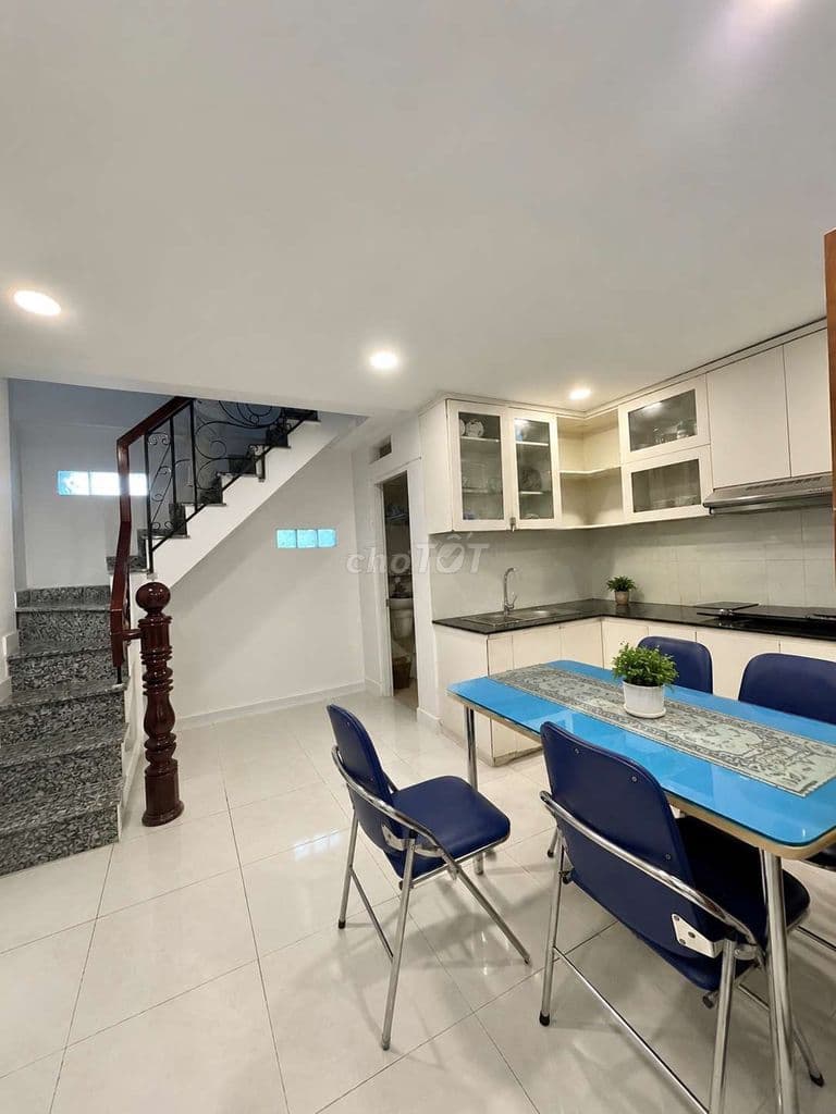 BÁN NHÀ KHU VIP PHÚ NHUẬN.