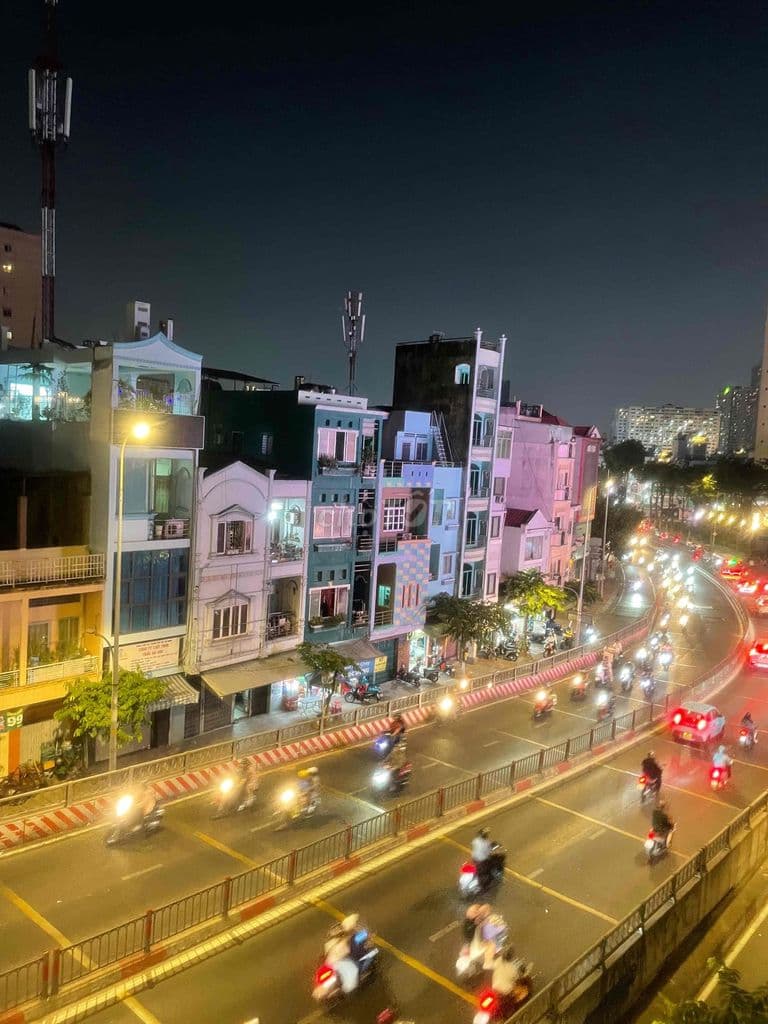 bán nhà mặt tiền 5 tầng đường khánh hội.