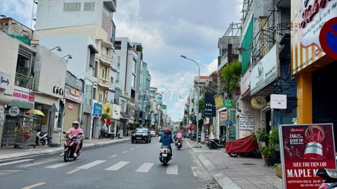 Bán Gấp Mặt Tiền Huỳnh Văn Bánh, Ngang 6m x 12m, 3 Tầng, P11, PN