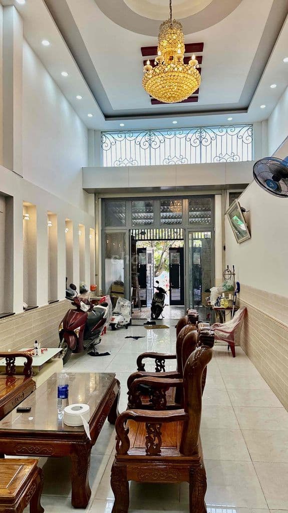 Bán nhà Dt 220m2 - 3 tầng mặt tiền Dương Công Khi - Ảnh 3