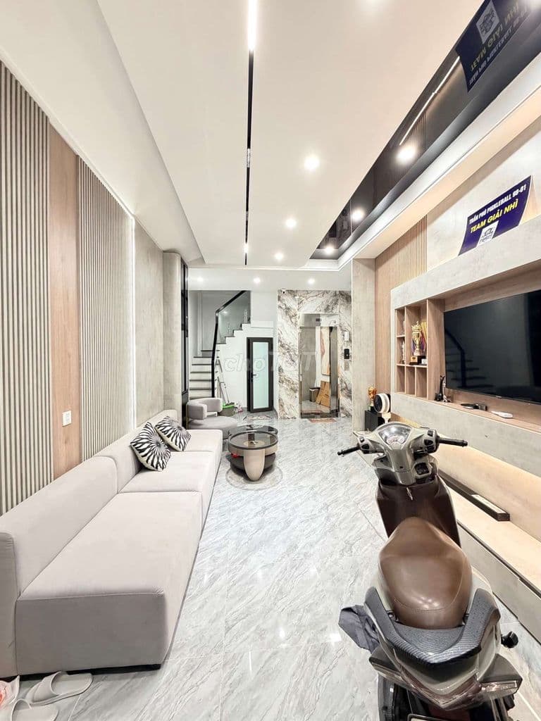 Bán nhà 5 tầng, gần Ôtô, phố Dương Văn Bé