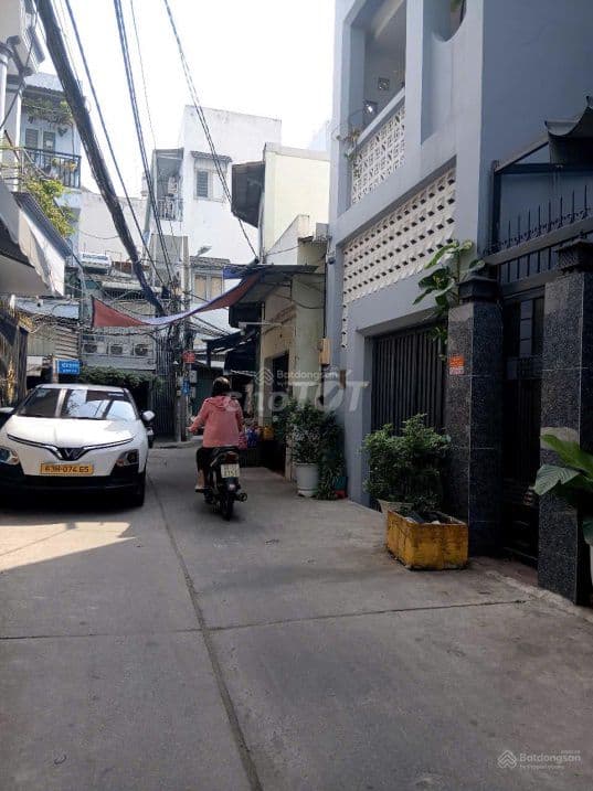 Xe hơi ngủ trong nhà Đ. Huỳnh Tấn Phát Q.7 - Ảnh 3