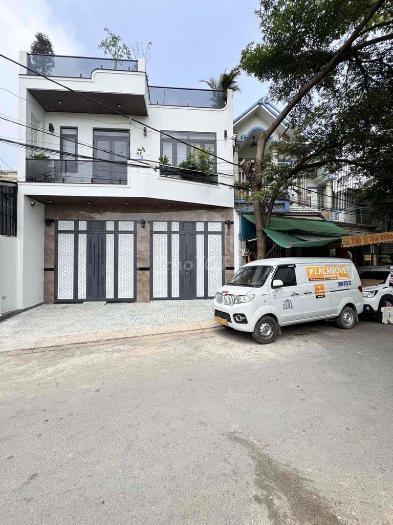 Bán Nhà 2 Lầu 7,3 x 11 Sổ Hồng Đường 8m Gần Cầu Dừa