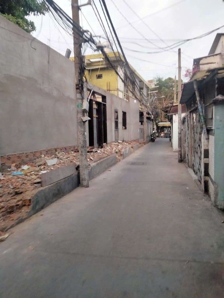 Bán 3 căn nhà liền kề tổng diện tích 202m2 gần Chùa Long Vân Tự , BT