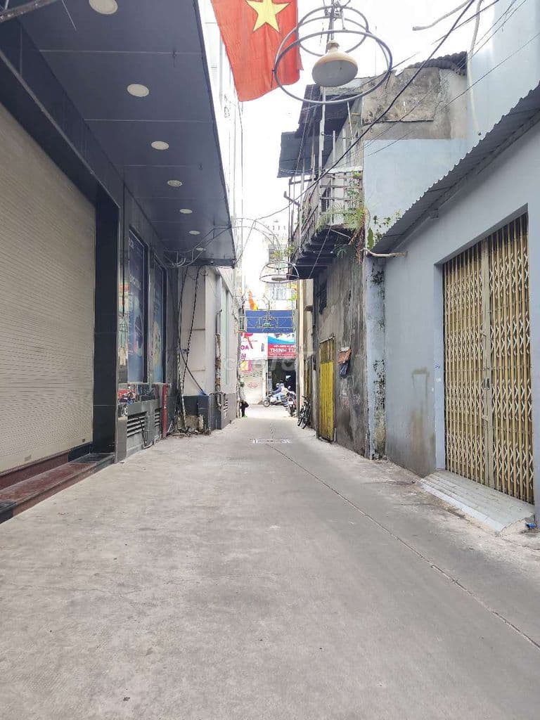 Nhà 29m² Ngang 5m9 Hẻm Xe Hơi Gần Mặt Tiền Lạc Long Quân - Ảnh 3