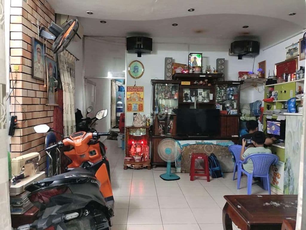 Gấp Bán Nhà Gần Mặt Tiền Chợ Giá rẻ bèo_ HT 45 , P. Hiệp Thành , Q 12