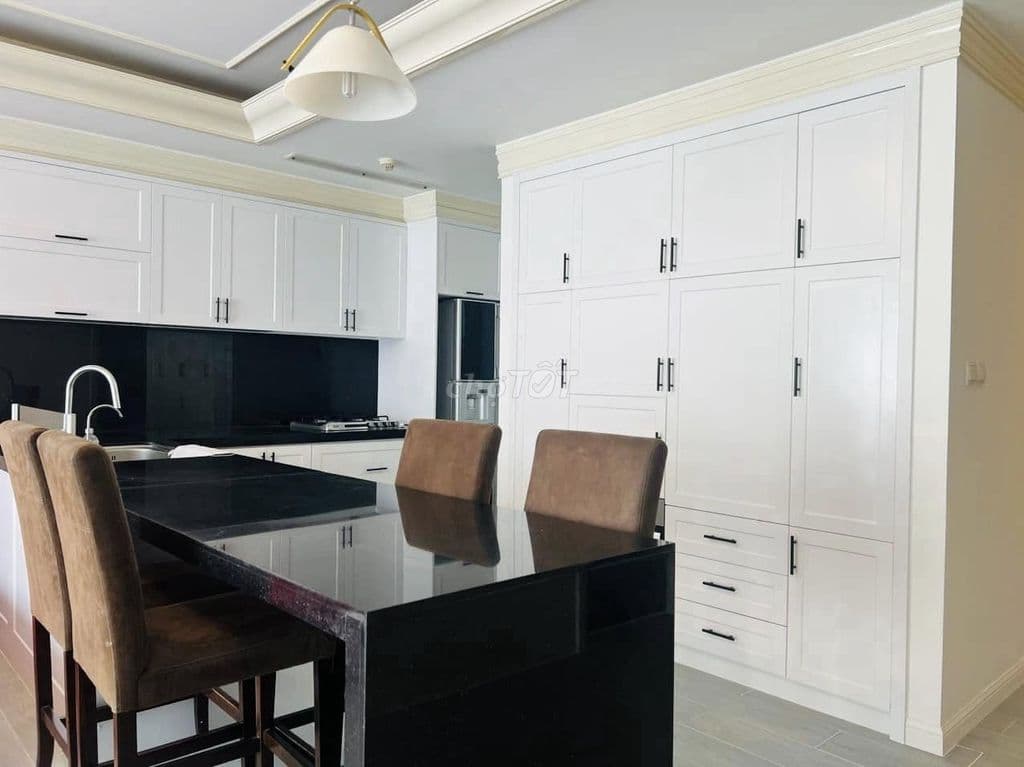 Bán gấp căn góc, 3PN, 2WC 144m2 giá 10.2tỷ, nhà có NT, sổ sẵn sang tên