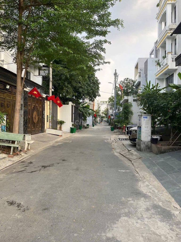 Nhà hẻm xe hơi gần chợ Hiệp Bình giá chỉ 6tỷ79