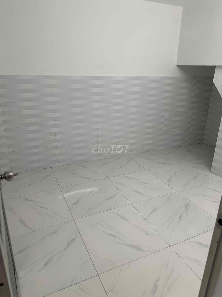 nhà sổ hồng riêng.hiệp thành q12.DT: 3.5m x 11m có 2pn -2wc
