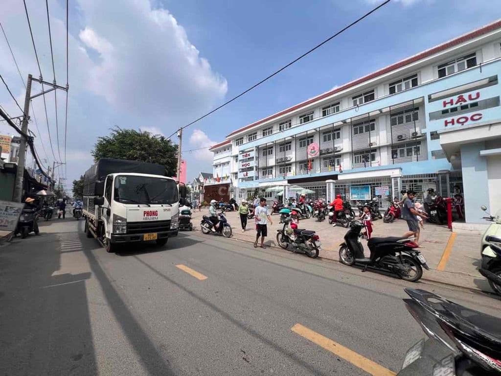 Nhà Tân Hoà Đông, ngang 5m, SẴN 4 PHÒNG TRỌ PHÍA SAU, khoảng 52TR/m2