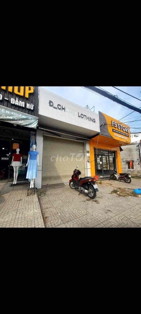 Mặt tiền diện tích khủng 4,5m nở hậu 13mx14m. Vị trí kinh doanh sung
