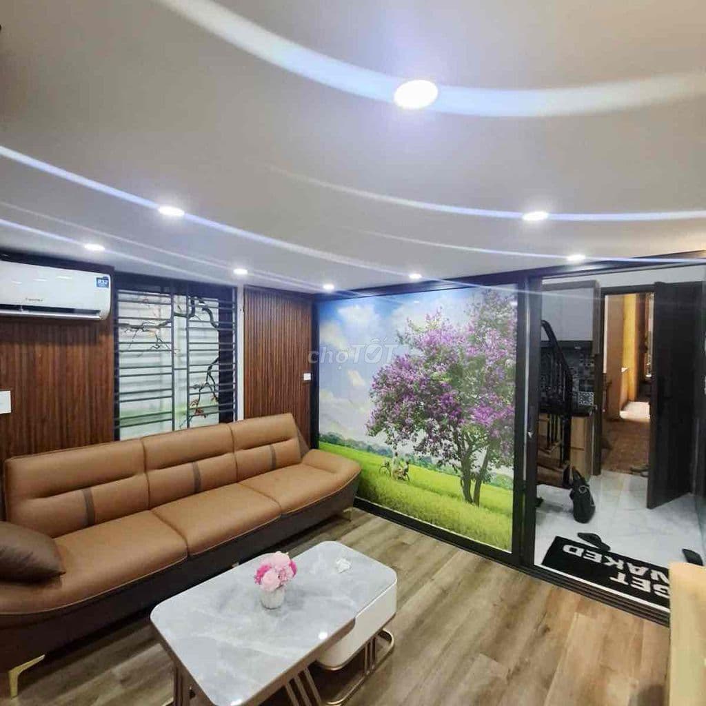 Bán căn hộ TT Bách Khoa 100 m nhà đẹp thoáng sáng, nt đẹp, ở ngay