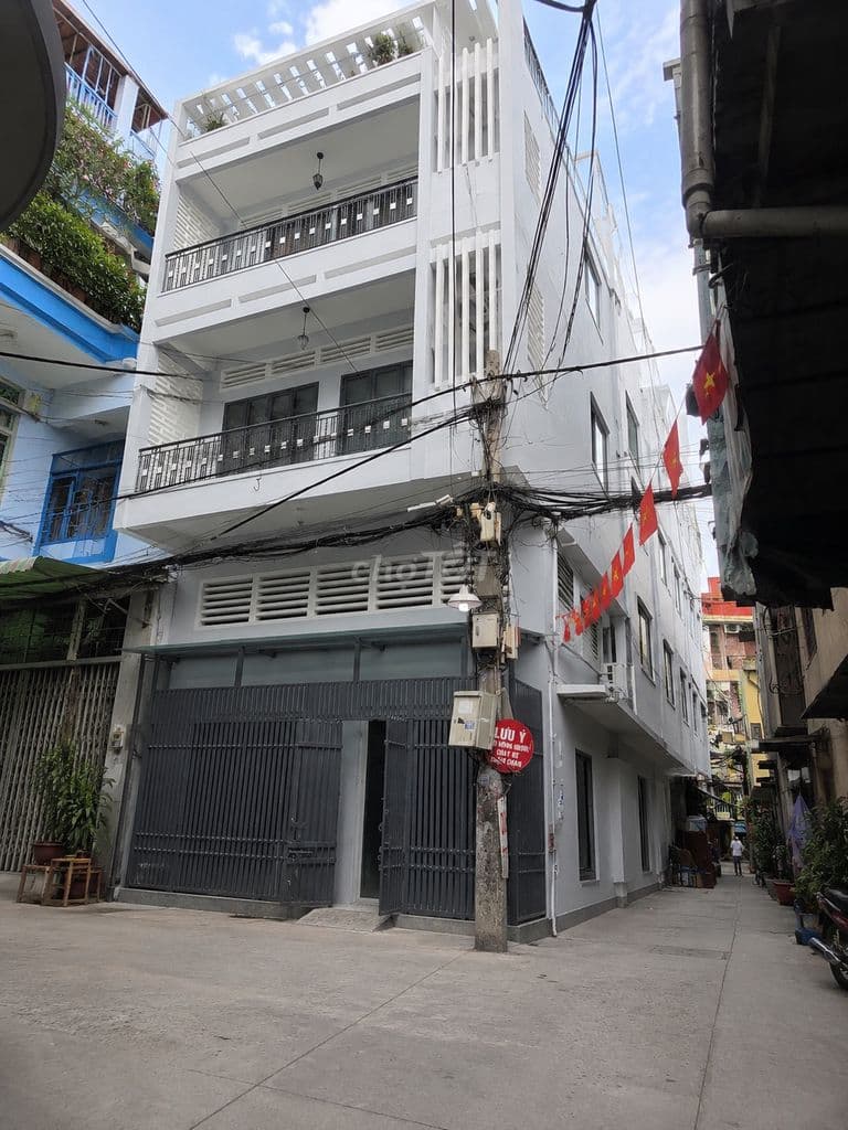NHÀ MỚI GÓC 2 MẶT- HẺM XE HƠI 3 THÁNG 2- NGAY NHÀ HÁT HOÀ BÌNH-11,5 TỶ