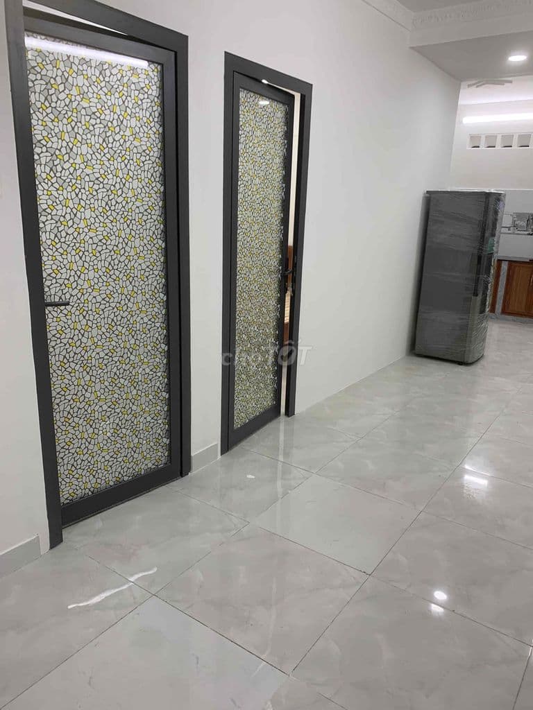 bán chung cư thang bộ 2PN 1W tặng toàn bộ nội thất gần đường con hòa