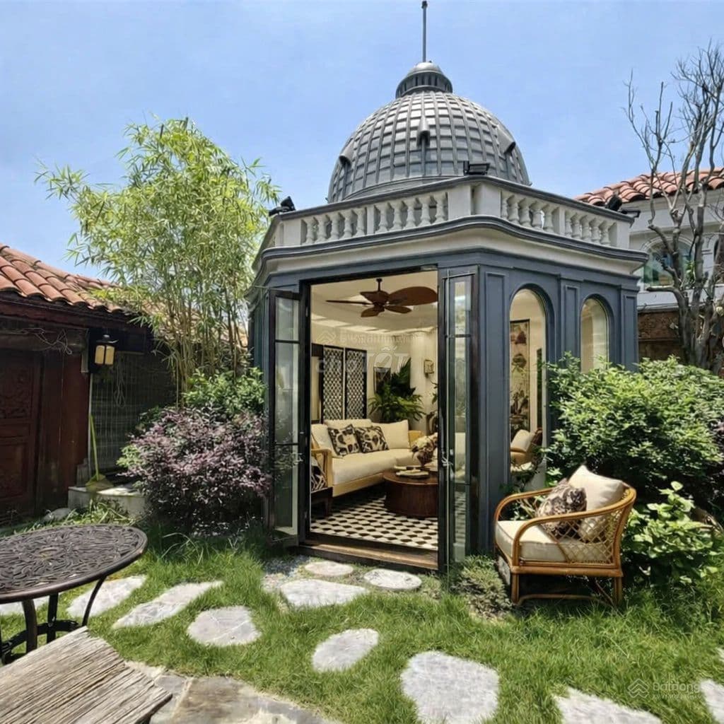 Bán biệt thự sát hồ Thành phố Giao Lưu - 4 tầng 2 mặt tiền, giá 74 tỷ