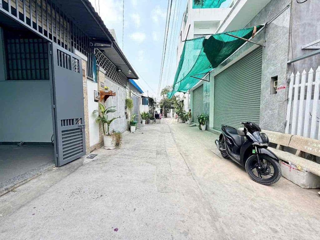 cần bán nhà 4,5x16m 1 trệt lầu . sân ô tô hẻm rọng - Ảnh 2