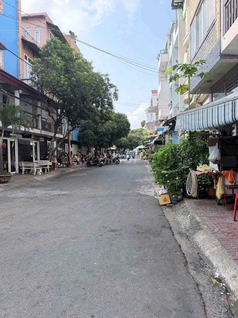 7ty9 thương lượng bán nhà mặt tiền đường nhựa 12m nội bô khu Hưng Phú