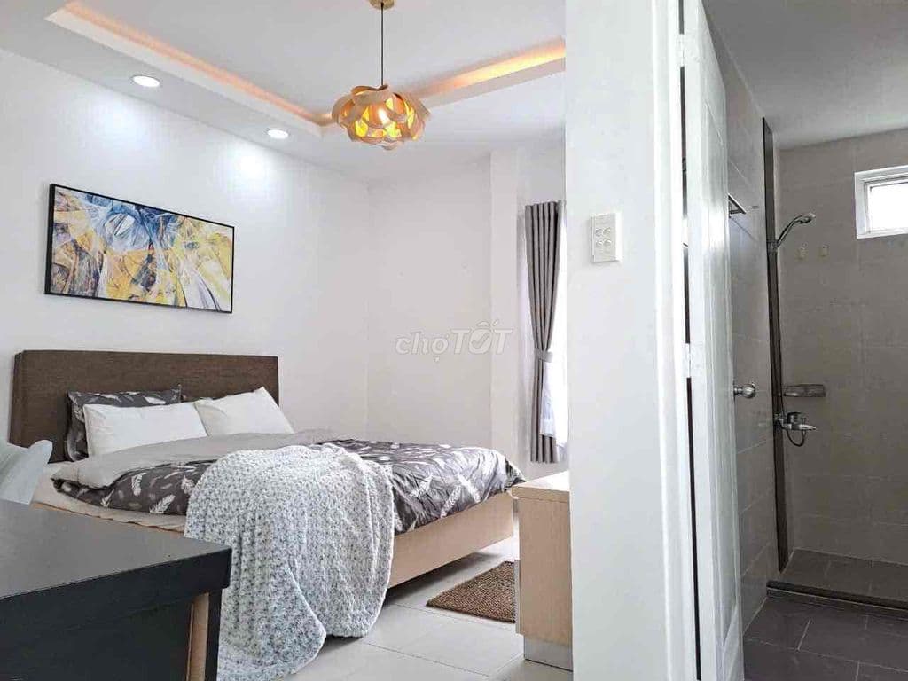GẦN 50m2 giáp Q1 - chỉ cách 10m ra mặt tiền đường , khu dân trí cao - Ảnh 2