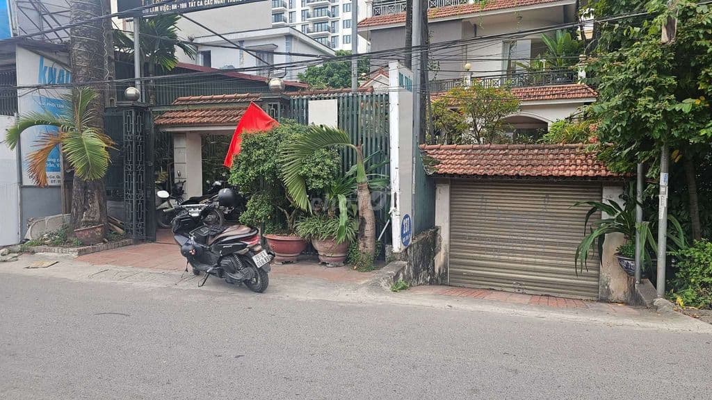 Tôi cần bán nhà mặt phố Âu Cơ, 4tầng full nội thất