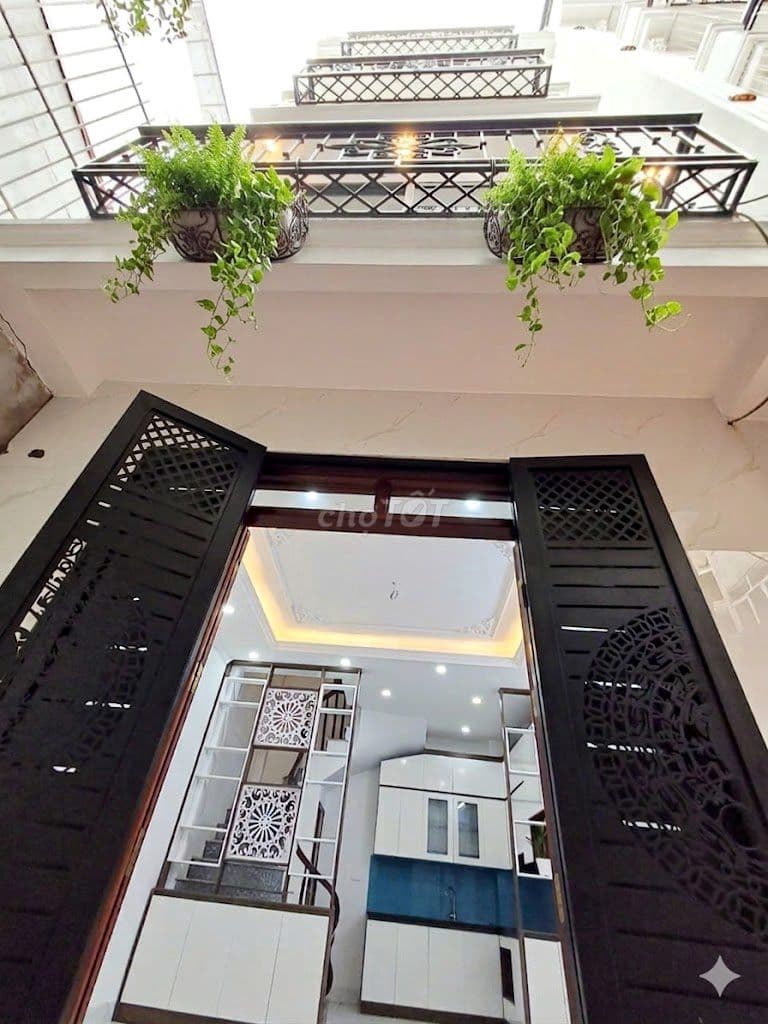 7.3 TỶ – 30M2 – 5 TẦNG MỚI – SÂN RỘNG – TRẦN KHÁT CHÂN – LÒ ĐÚC