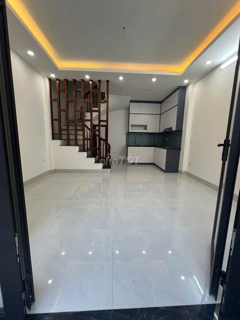 BÁN NHÀ NGÃ TƯ CỔ LINH-THẠCH BÀN 32M 5T LÔ GÓC, OTO ĐỖ CHỈ 6.85 TỶ - Ảnh 2