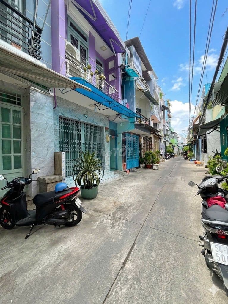 Bán 5,4 tỷ nhà 3 tầng, 4 phòng ngủ, hẻm 5 thông đường Lũy Bán Bích - Ảnh 2