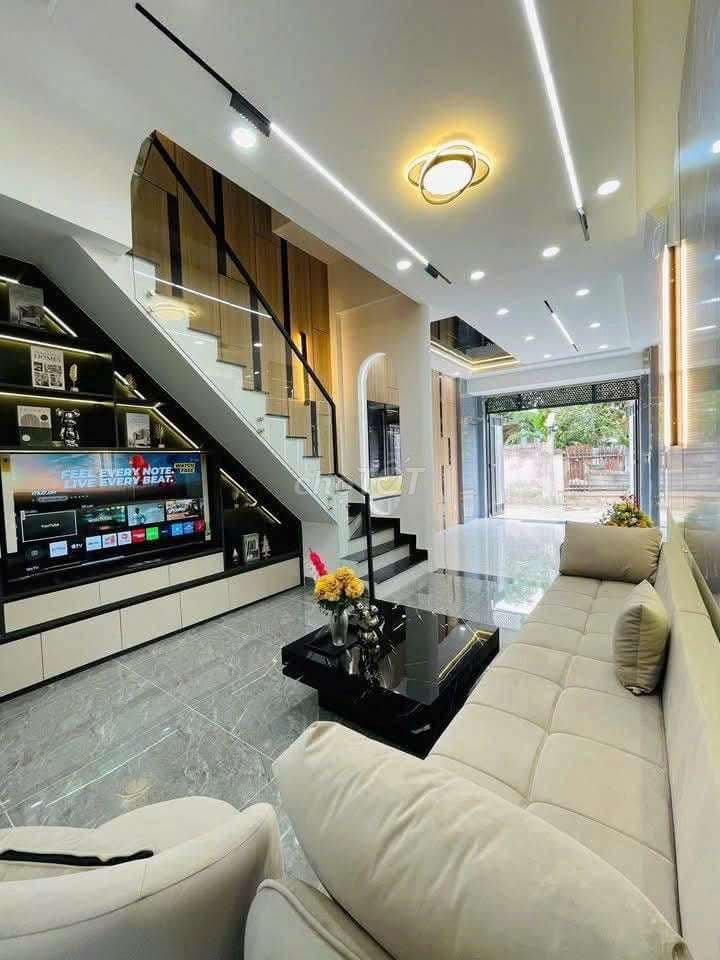 Hơn 5 tỷ- Nhà Q12, HXH 6m, DT 4x15m, Gara 2 oto, nội thất 5 sao - Ảnh 2