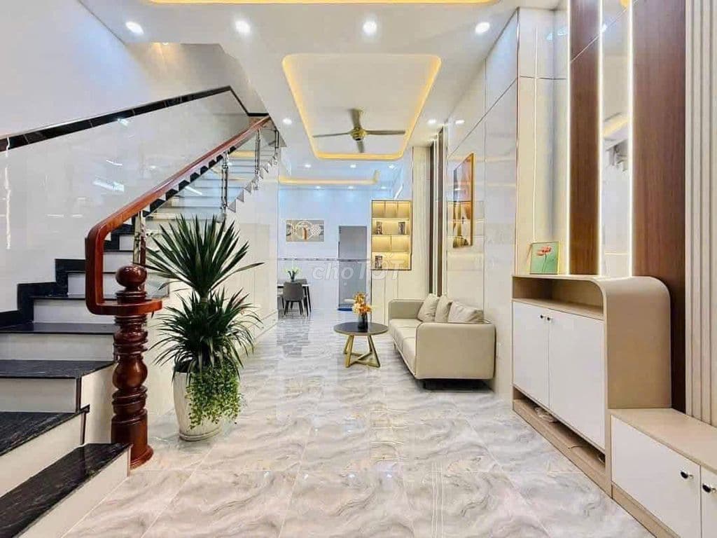 Đi định cư bán nhà 3 tầng Lò Gốm 54m2 3PN 2WC, chủ xây kiên cố để ở.