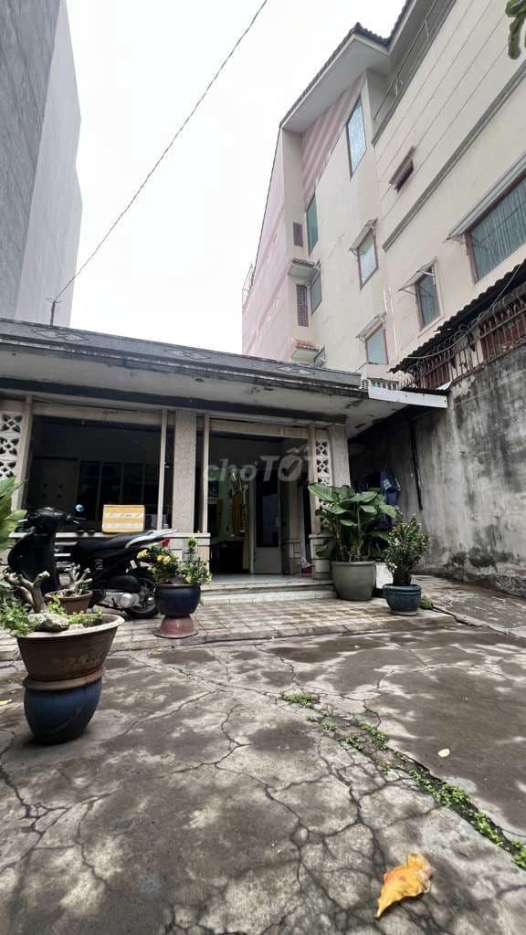Nhà hẻm xe hơi - diện tích lớn - Tân Trụ - Tân Sơn - 285m2 - Giá Tốt