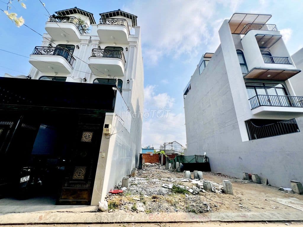 SÁT MẶT TIỀN - HẺM XE HƠI THÔNG - TRƯỜNG THỌ - 79M2 ĐẸP KHÔNG TÌ VẾT - Ảnh 2