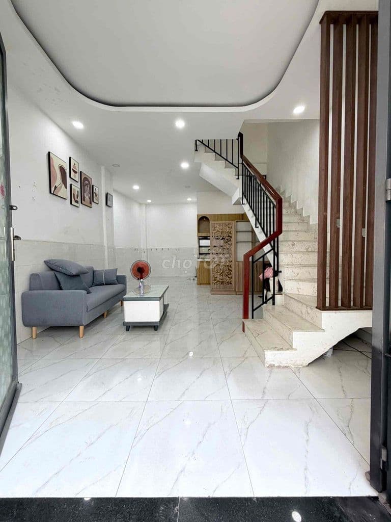 Nhà đẹp (4,4 * 9m) 2 tầng, hẻm 3m ở đường Âu Dương Lân P3 Q8,SHRiêng