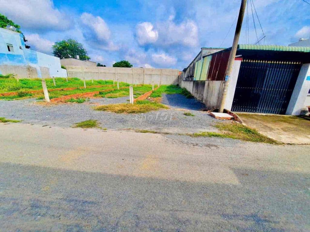 Bán lô đất 150m2 thổ cư mặt tiền Lê Thi Nghiên,kinh doanh buôn bán