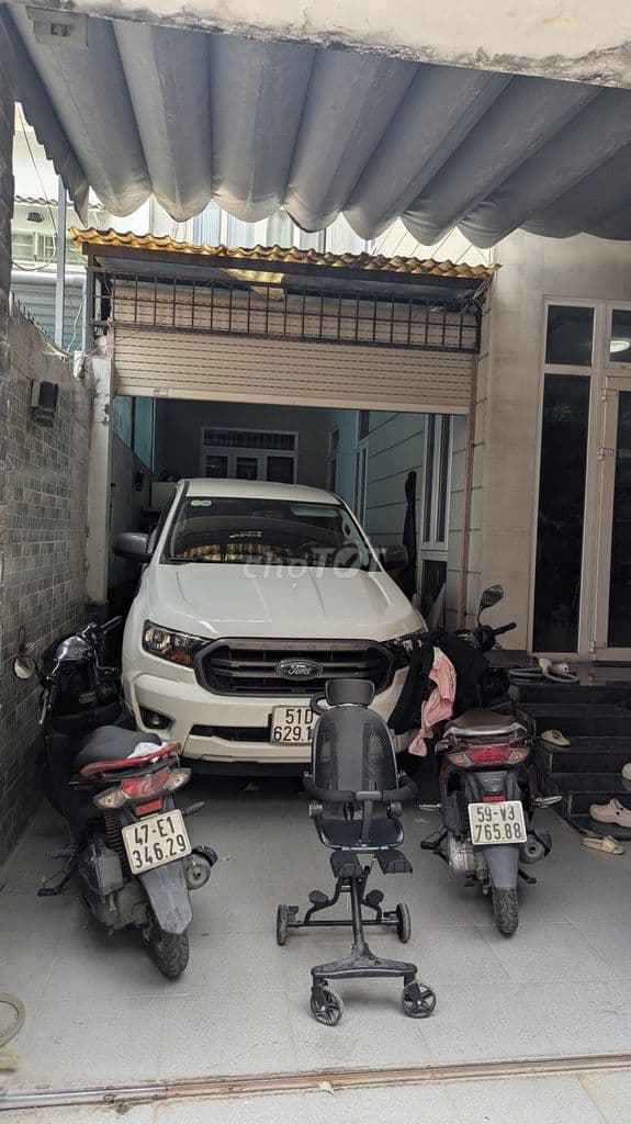 Bán biệt thự Dương Quảng Hàm, P5, sát bên bờ Kênh Tham Lương, dt 7x20m