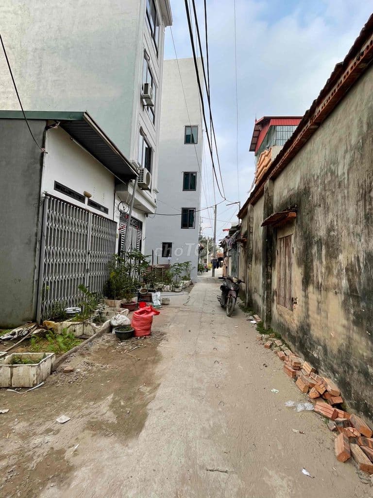 bán nhà chính chủ Siêu Quần , sát khu đấu giá ngõ rộng