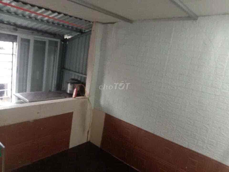Nhà ở nhỏ , gần trường tiểu học Nhật Tân