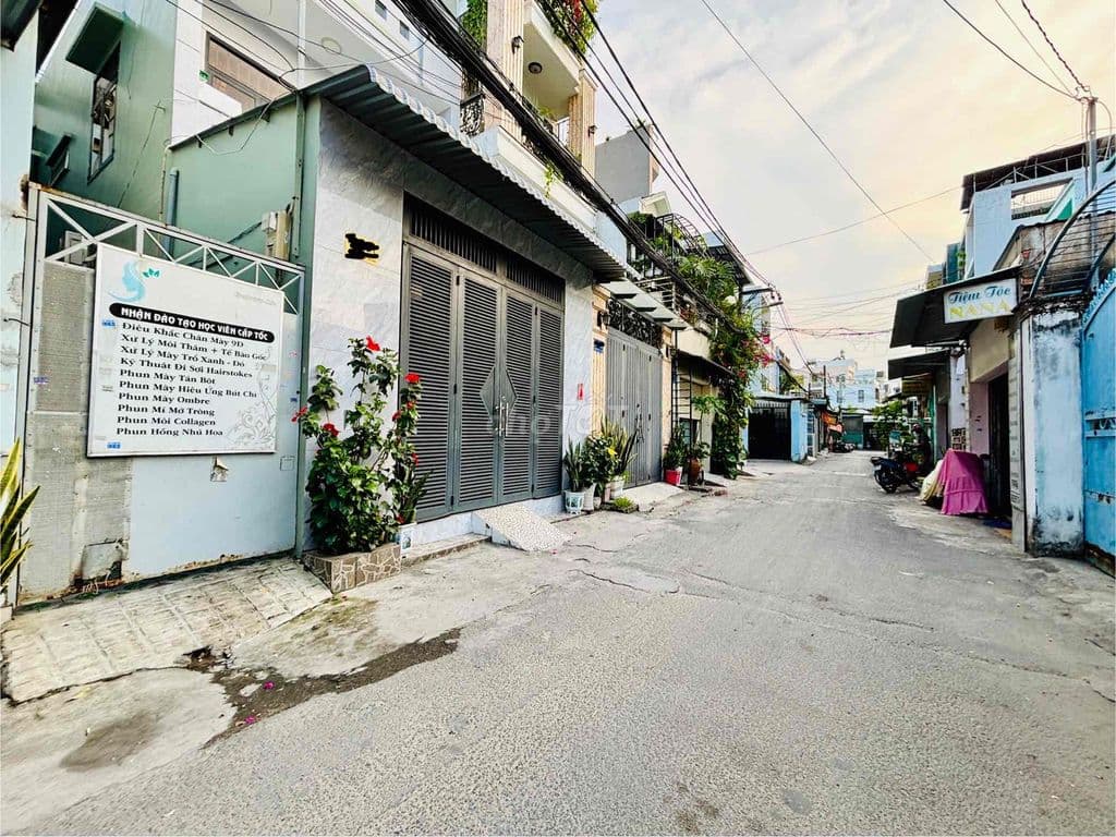 NHỈNH 5 TỶ- 40M2 - Ô TÔ TỚI CỬA - TÂN BÌNH - ĐI SÂN BAY 10 PHÚT