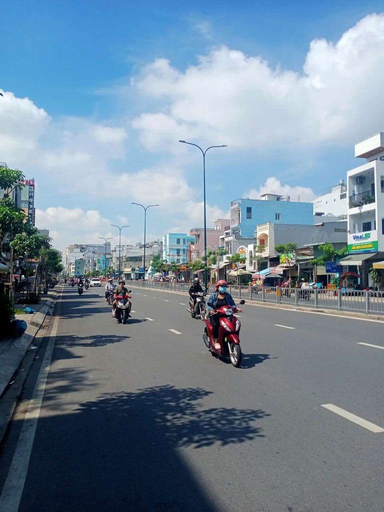 Đối diện Emart Phan Văn Trị, 64, 4*16m, 3 tângf 6 phòng, giá 12 tỷ 4