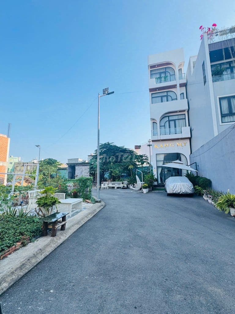 Hiếm! Đất đường Bùi Văn Ba, (4.2x19) KDC đồng bộ, xây dựng cao tầng
