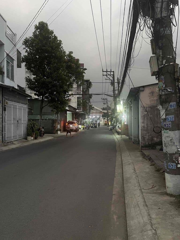 Bán nhà mặt tiền Đường số 11, Linh Xuân, Thủ Đức, 61m2 3 lầu chỉ 6,xTy