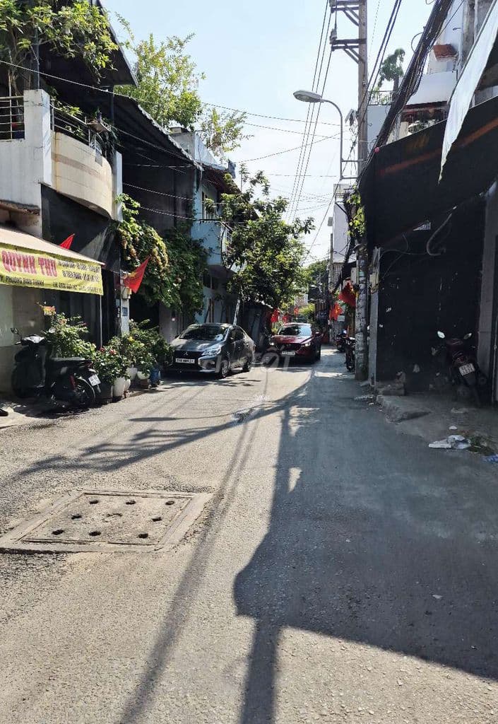 Chủ bán gấp nhà hẻm xe hơi, DT 55m gần chợ Bà Chiểu, P12 Bình Thạnh