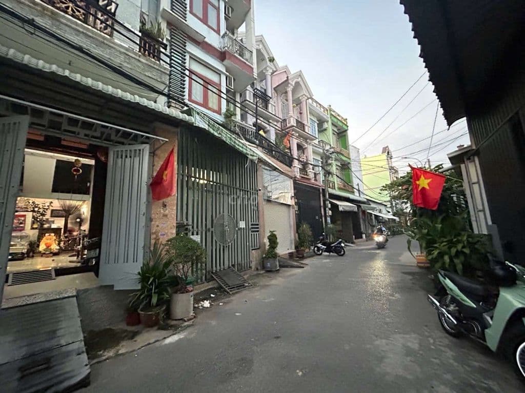 Nh-à còn Chính chủ ,cần bán