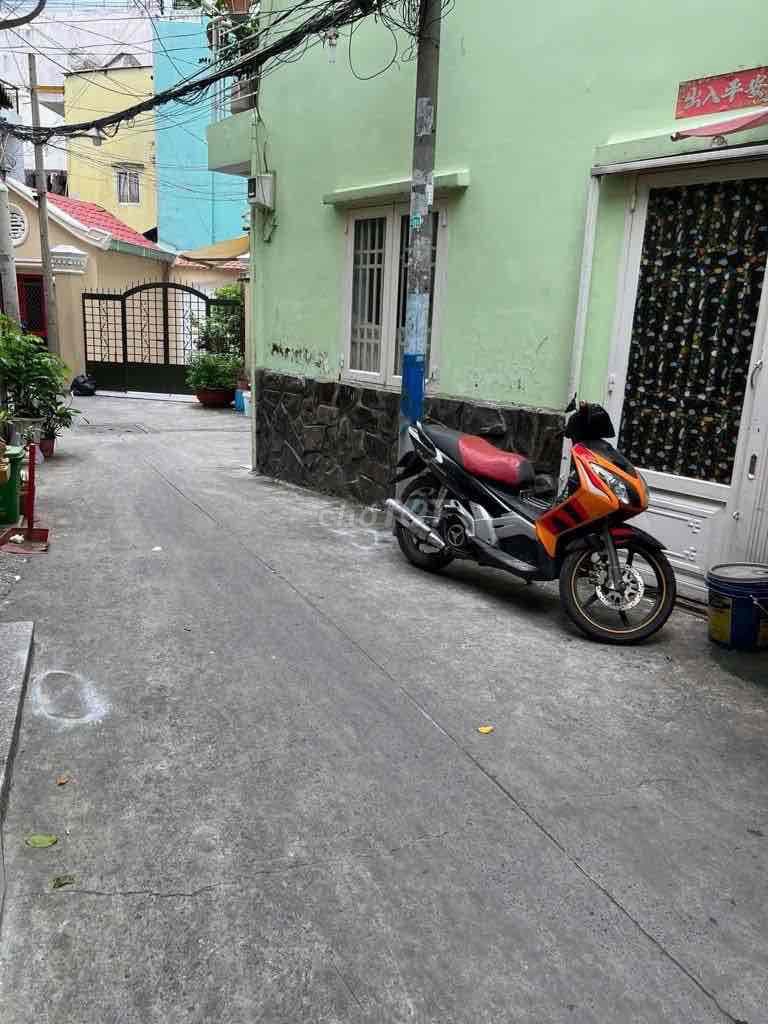 Nhà bán Đoàn Văn Bơ Q.4