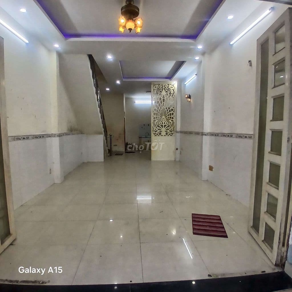 5 tỷ 850 thương lượng, nhà 3 tầng, đường 8 mét, diện tích : 4 × 11 - Ảnh 2