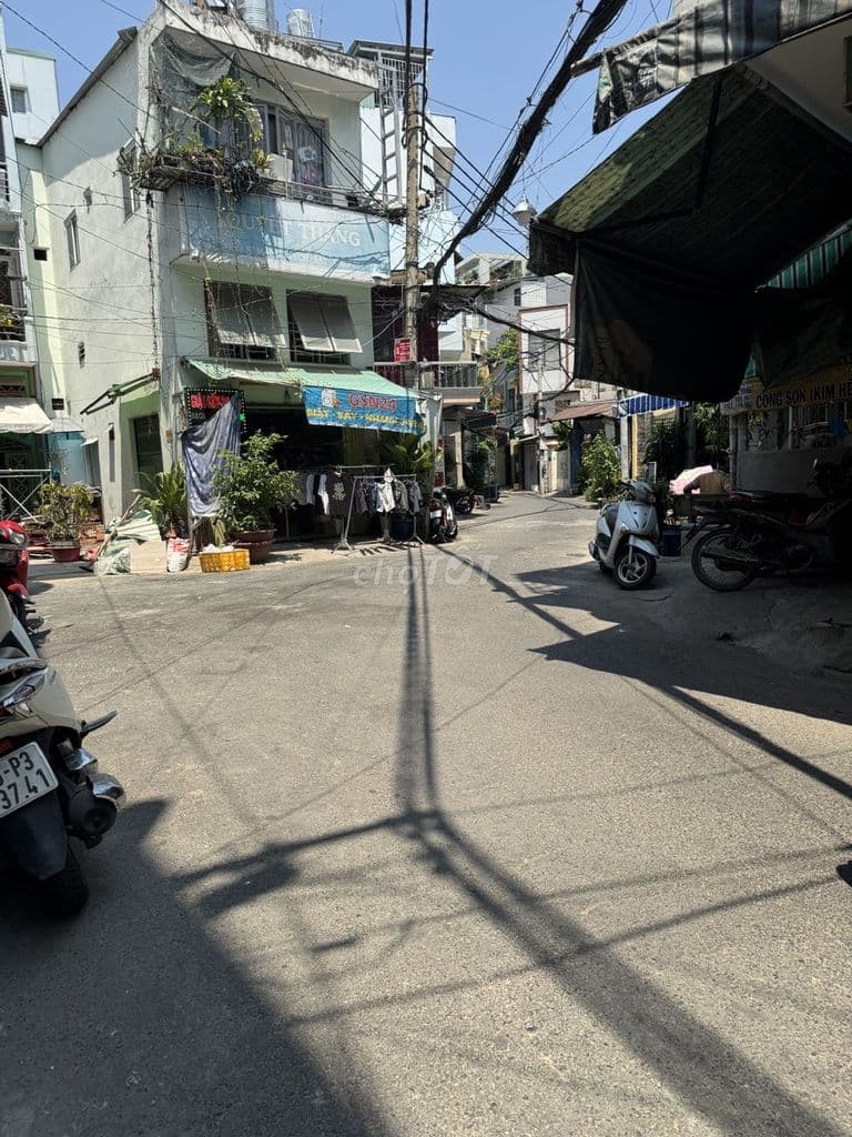 CĂN GÓC MTKD HẺM 6M, TRỆT 3 LẦU, KHÔNG LỘ GIỚI LẠC LONG QUÂN P10 - Ảnh 2