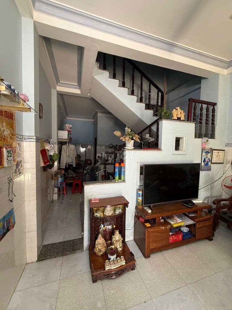 BÁN NHÀ 2 TẦNG - HƯỚNG ĐÔNG NAM - ĐƯỜNG 8 LÒ LU - 4,1 TỶ - Ảnh 2