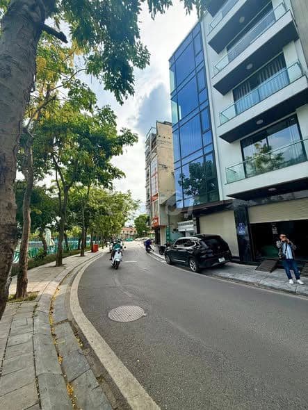 bán nhà mặt hồ tây 6 tầng view hồ tây