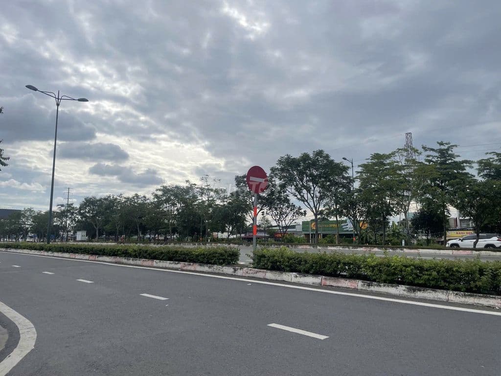 LÔ GÓC HBC – 370M² NGANG 14M NỞ HẬU 24M – ĐƯỜNG XE TẢI – THU 70TR/TH - Ảnh 2