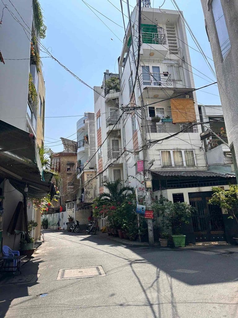 Hẻm xe tải Đoàn Thị Điểm 8 x 8m 4 lầu 12 phòng 10.1 tỷ